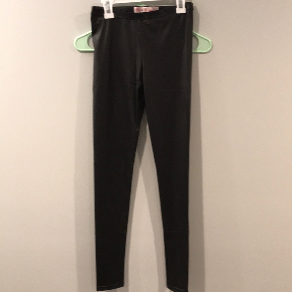 Matte black polyester smooth leggings